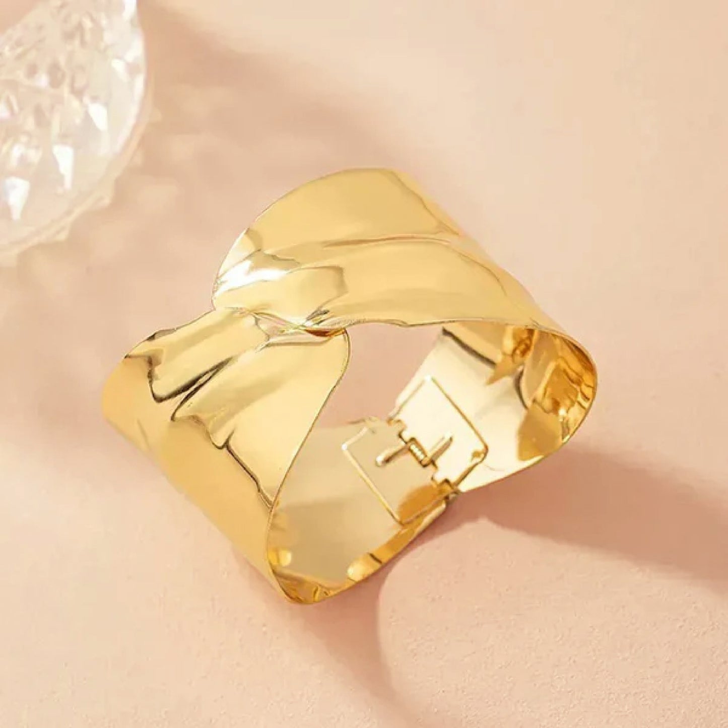 Abstract wavy Golden bracelet