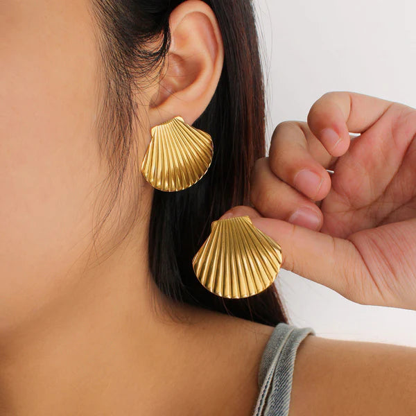 Aurelia Shell – Gold-Plated Anti-Tarnish Stainless Steel Shell Stud Earrings
