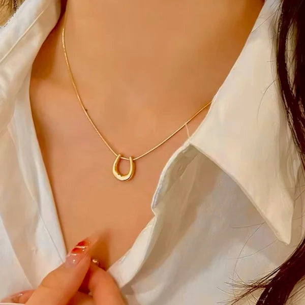 Abstract U golden pendant