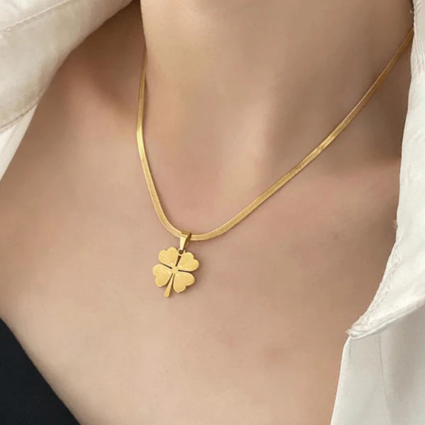 Luck Glow – Gold Plated Stainless Steel Anti Tarnish Clover Themed Pendant