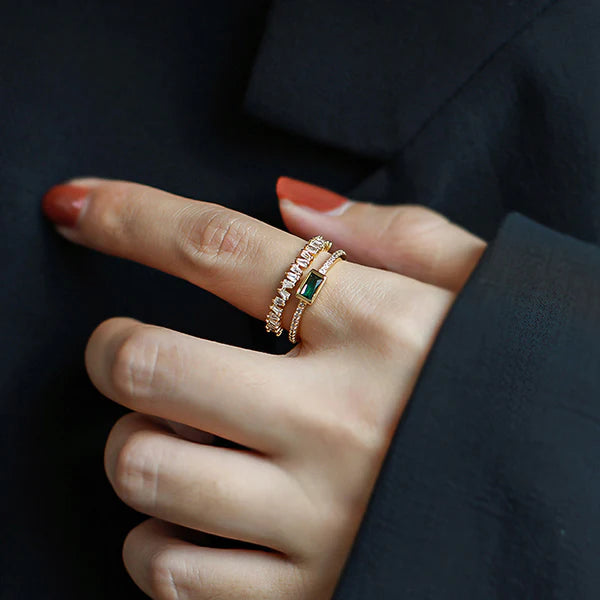 Elegant green diamond golden ring