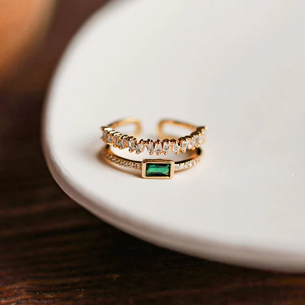 Elegant green diamond golden ring