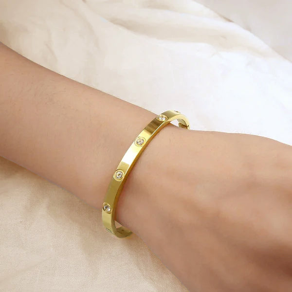 AD Amour – Stainless Steel Contemporary Gold Plated Love AD Anti Tarnish Bracelet For Women